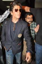 Shahrukh Khan snapped at the Airport in Mumbai on 19th Sept 2012 (16).JPG